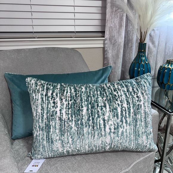 1-NWT CALDEIRA CUT VELVET DESIGN DECORATIVE PILLOW Read description for details - Picture 5 of 17